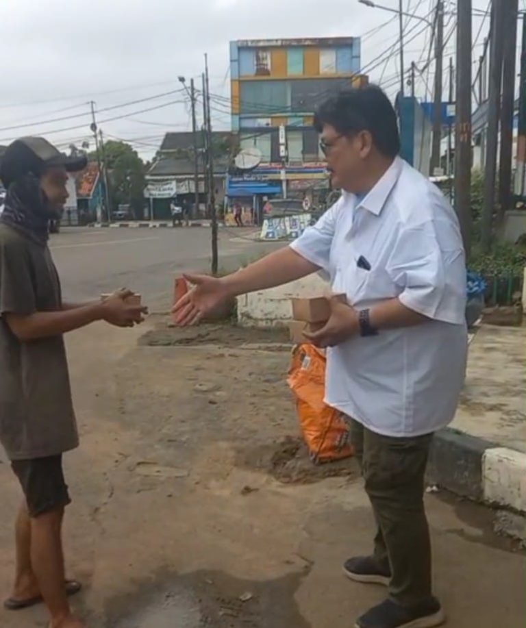 1000813077